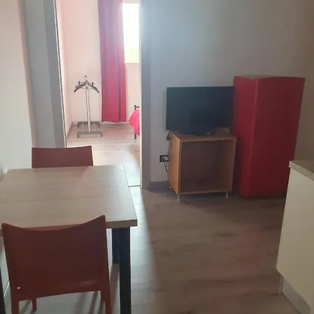 Fiume Veneto 1 アパート